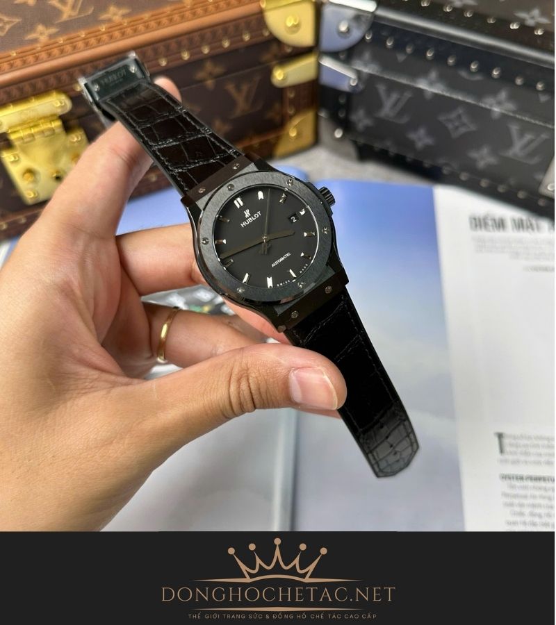 Hublot Classic Fusion black dial vỏ ceramic 10 6