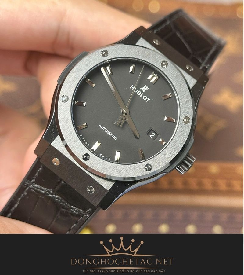 Hublot Classic Fusion black dial vỏ ceramic 11 6