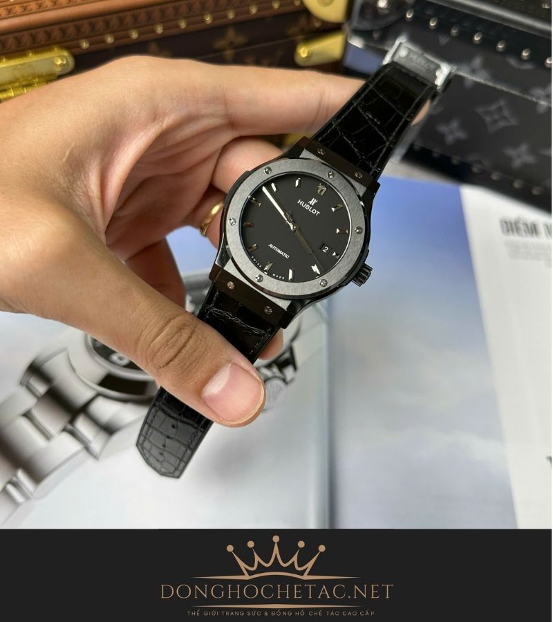 Hublot Classic Fusion black dial vỏ ceramic 8 12