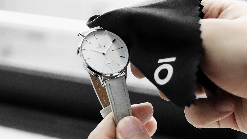 Vệ sinh đồng hồ sạch sẽ