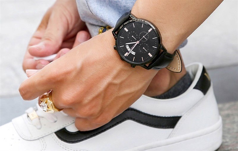 Đồng hồ Elio: Thiết kế hiện đại, phong cách năng động Phân khúc giá rẻ nên đồng hồ thu hút được nhiều tệp khách hàng